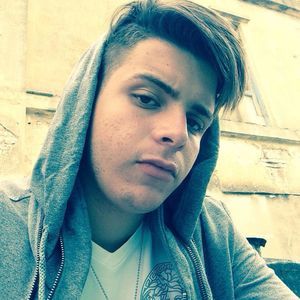 Meet your Posher, Ernesto luis